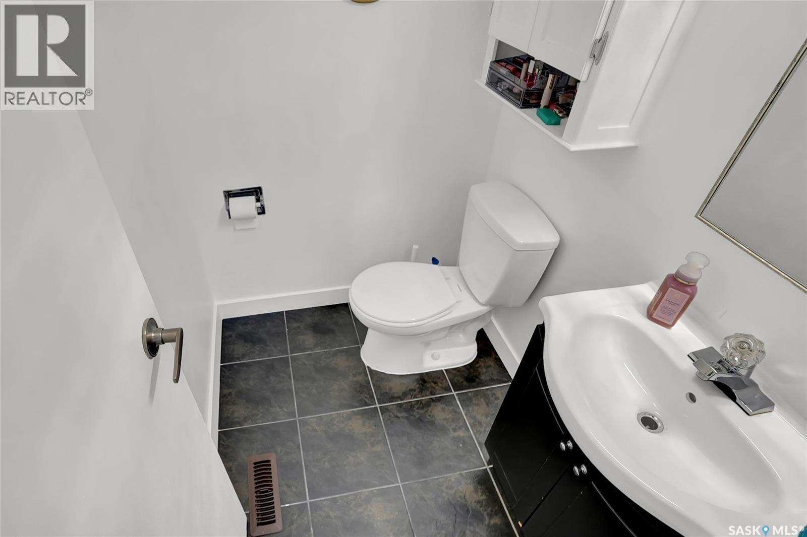 23 Scrivener Crescent, Regina, SK - Indoor Photo Showing Bathroom
