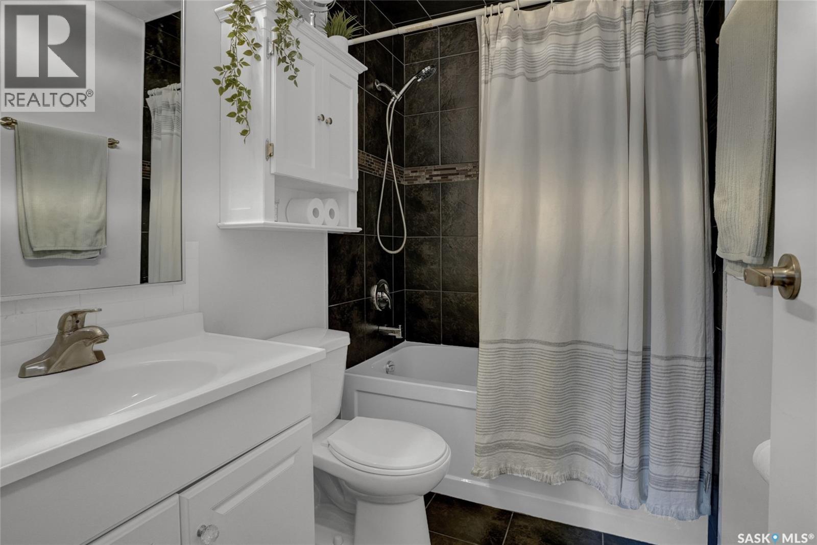 23 Scrivener Crescent, Regina, SK - Indoor Photo Showing Bathroom
