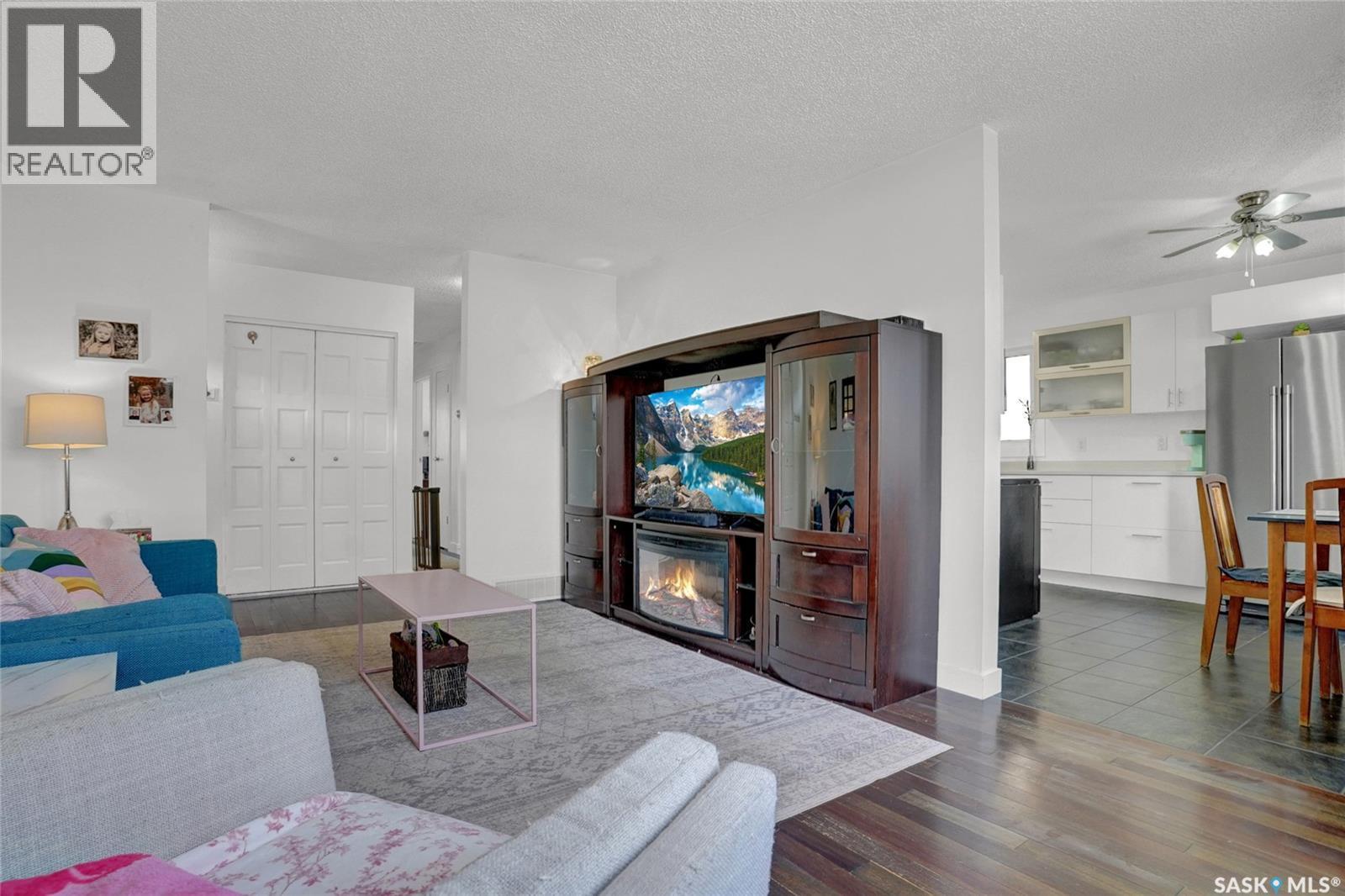 23 Scrivener Crescent, Regina, SK - Indoor Photo Showing Living Room