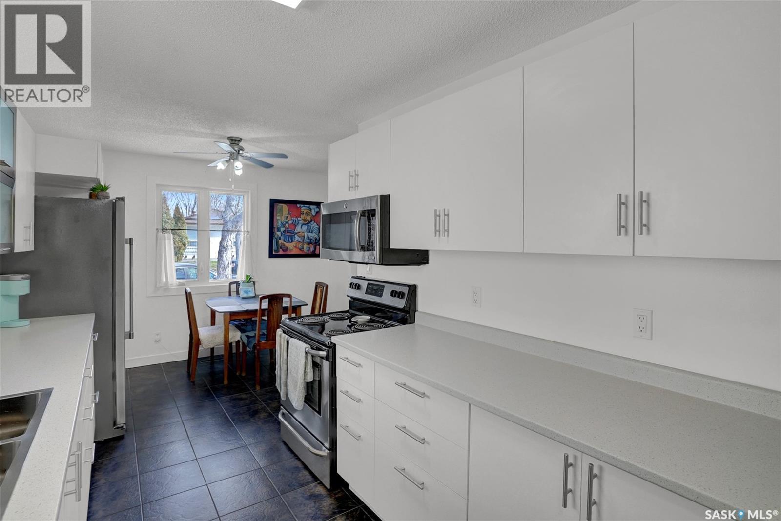 23 Scrivener Crescent, Regina, SK - Indoor Photo Showing Kitchen