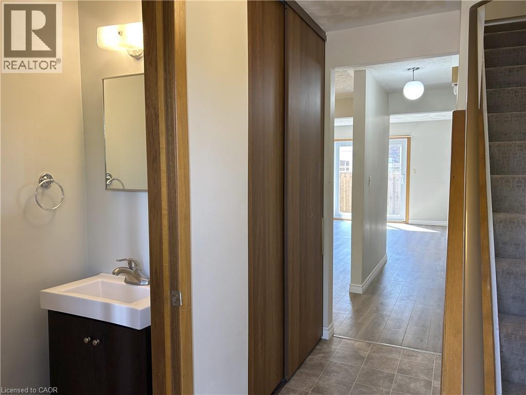 10 Montclair Crescent, Simcoe, ON - Indoor Photo Showing Bathroom