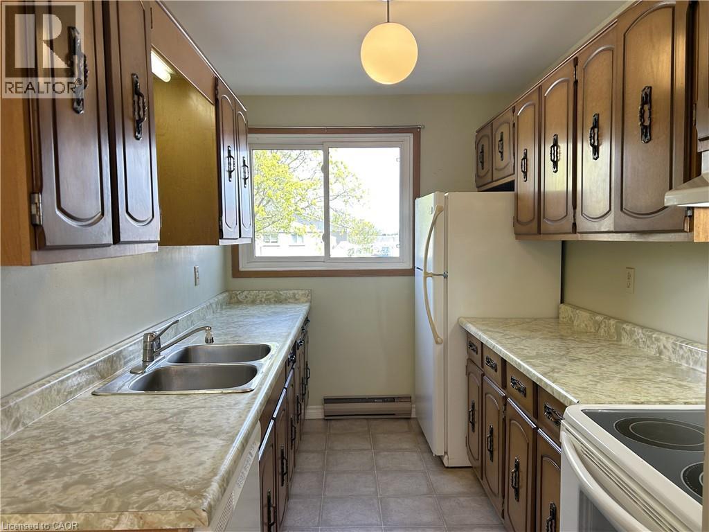10 Montclair Crescent, Simcoe, ON - Indoor Photo Showing Kitchen With Double Sink