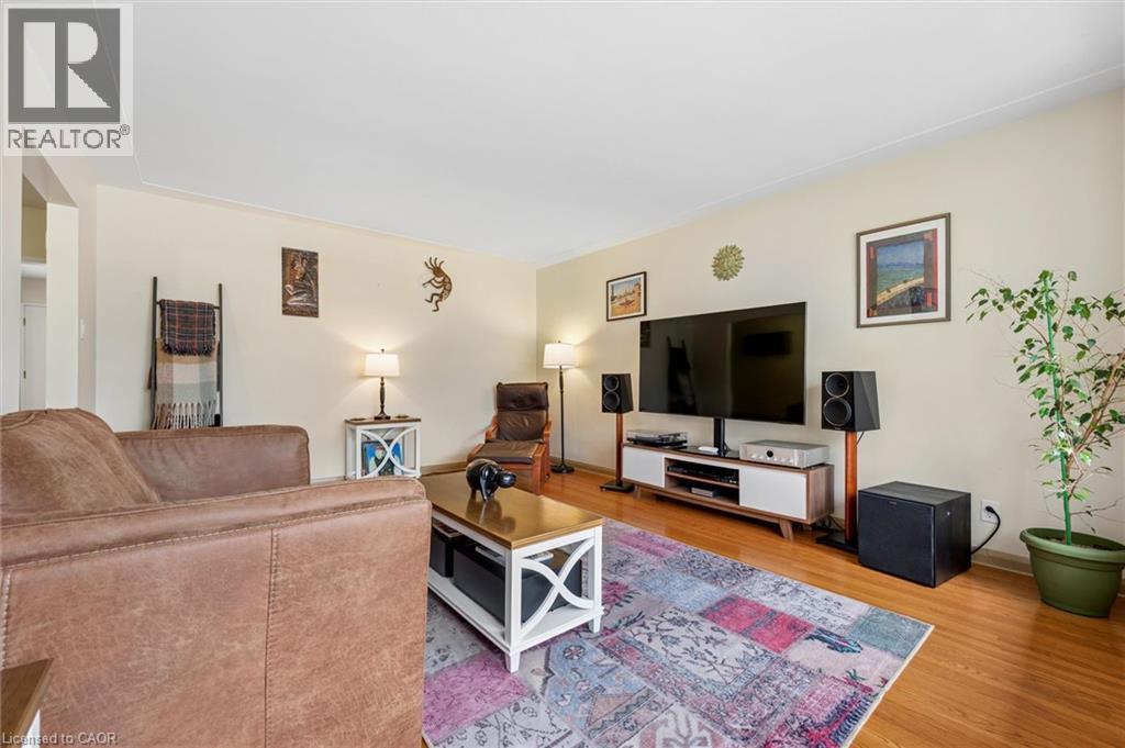 20 Katherine Crescent, Kitchener, ON - Indoor Photo Showing Living Room