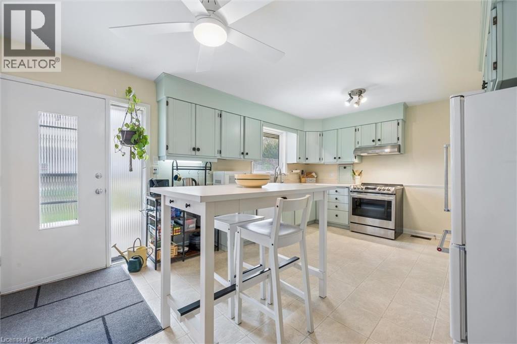 20 Katherine Crescent, Kitchener, ON - Indoor Photo Showing Kitchen