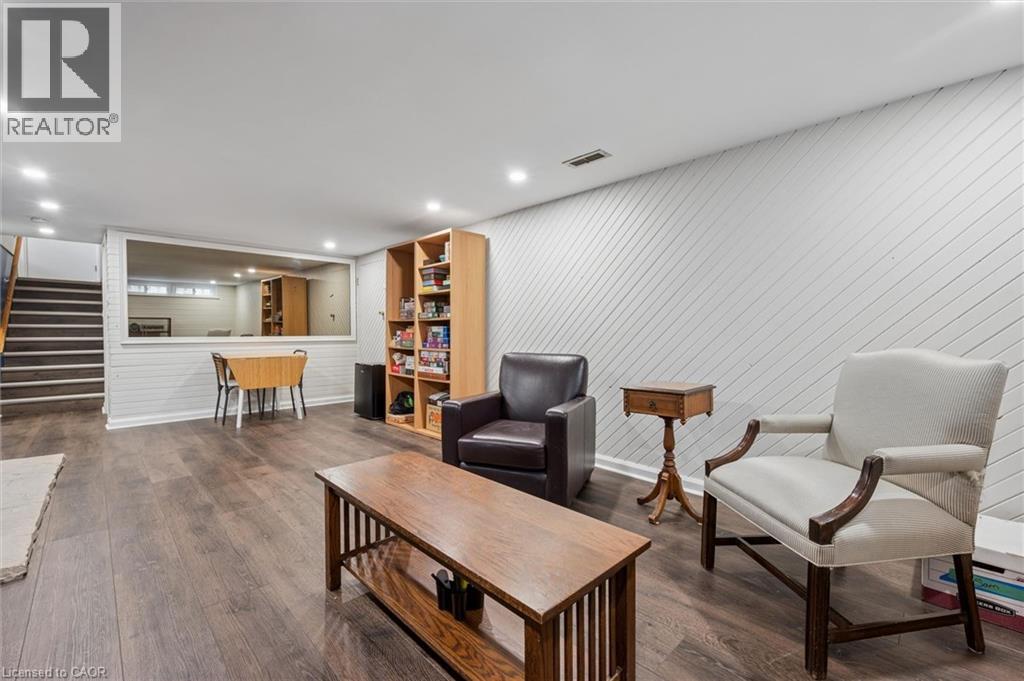20 Katherine Crescent, Kitchener, ON - Indoor Photo Showing Living Room