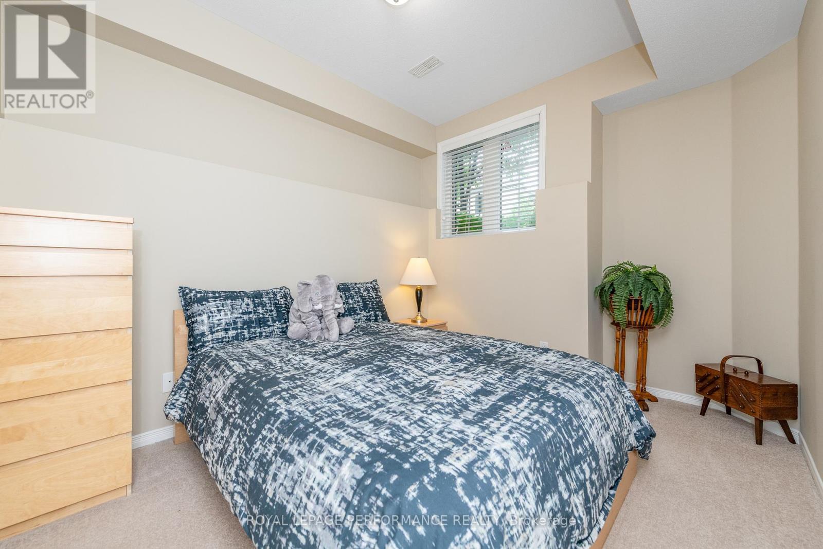 111 Steele Park Private, Ottawa, ON - Indoor Photo Showing Bedroom