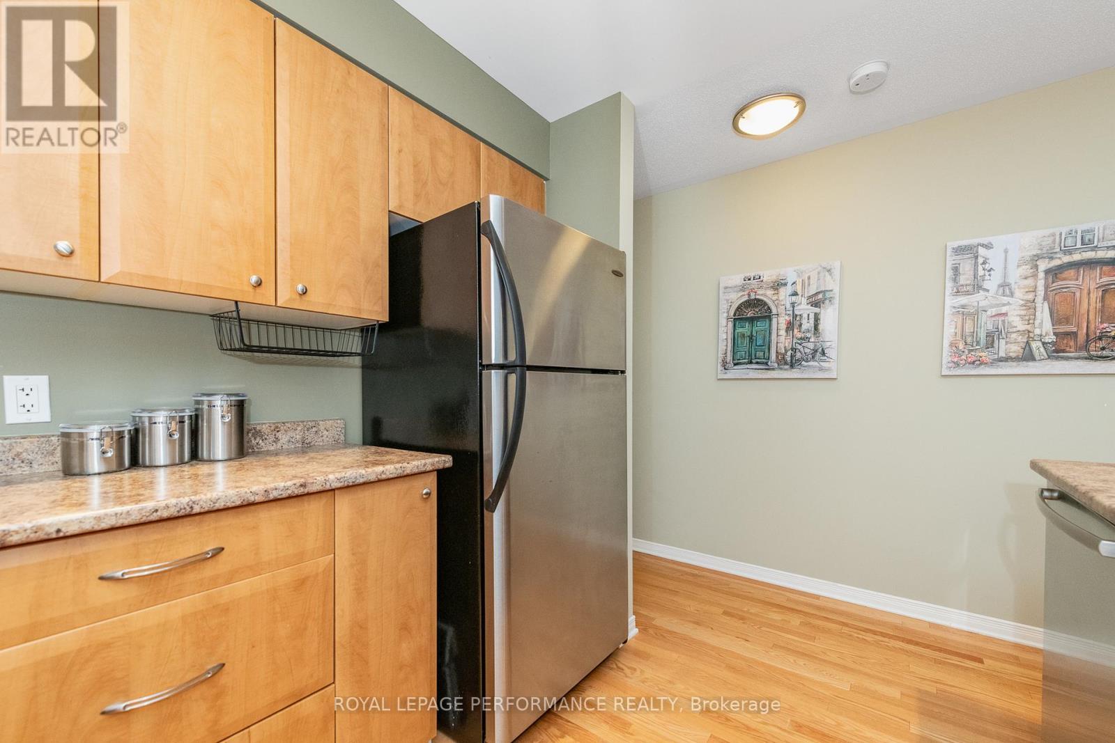111 Steele Park Private, Ottawa, ON - Indoor Photo Showing Kitchen