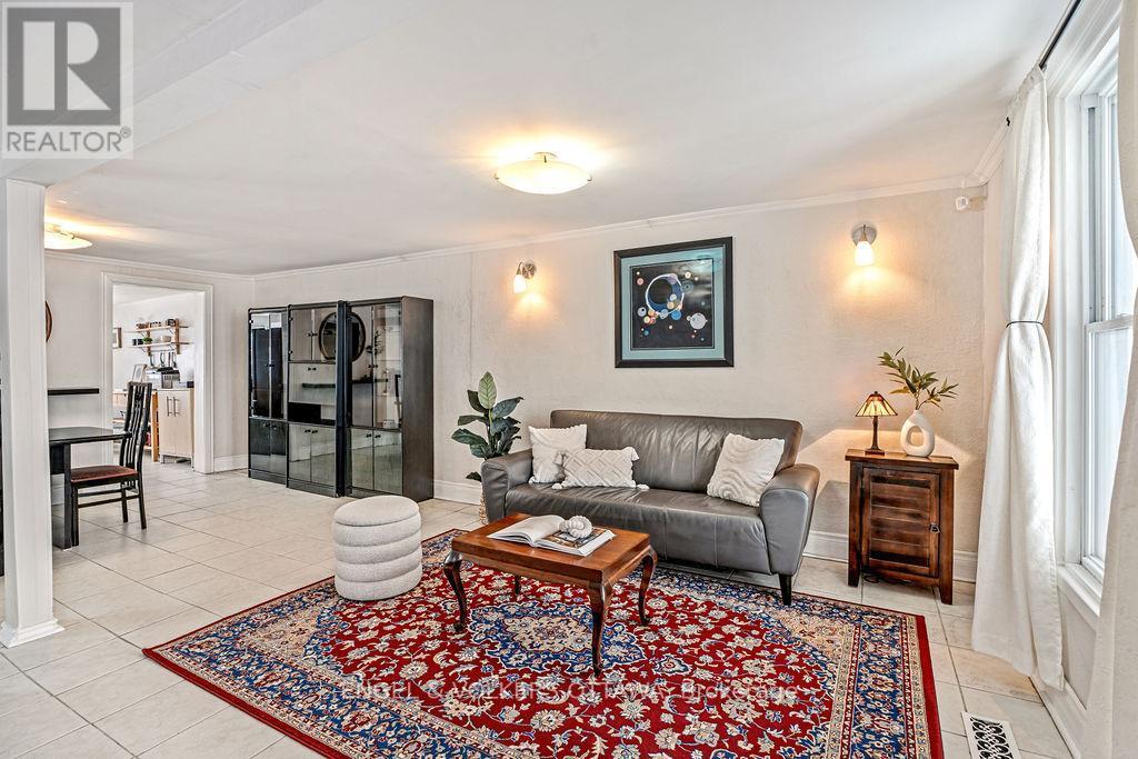 477 Booth Street, Ottawa, ON - Indoor Photo Showing Living Room
