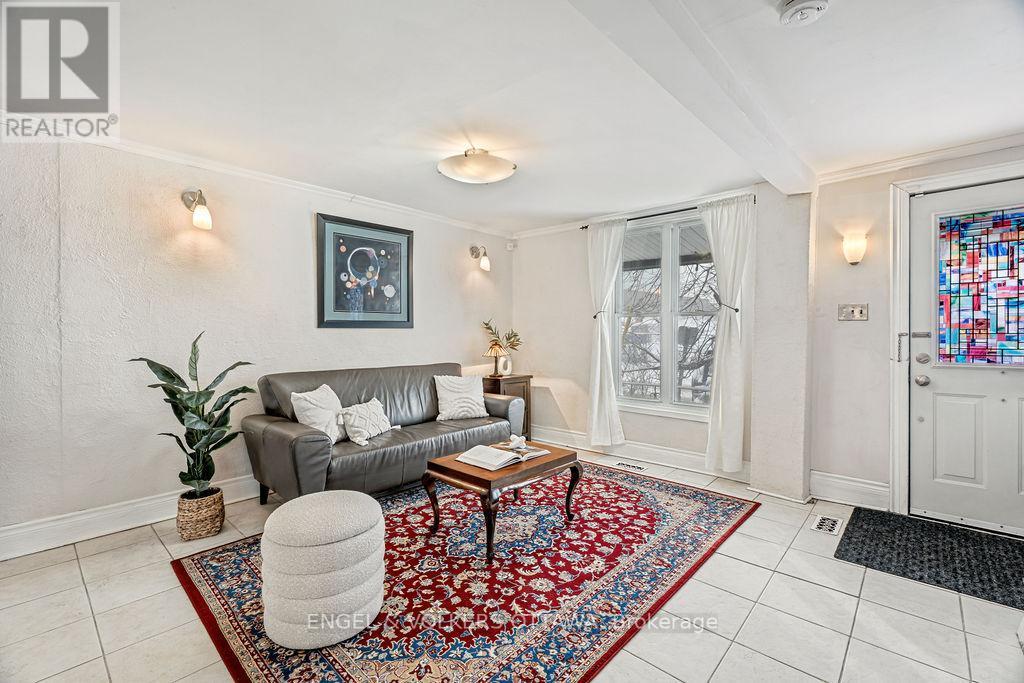 477 Booth Street, Ottawa, ON - Indoor Photo Showing Living Room