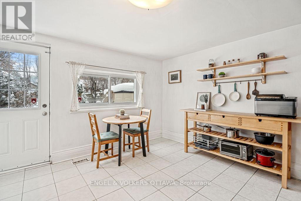 477 Booth Street, Ottawa, ON - Indoor