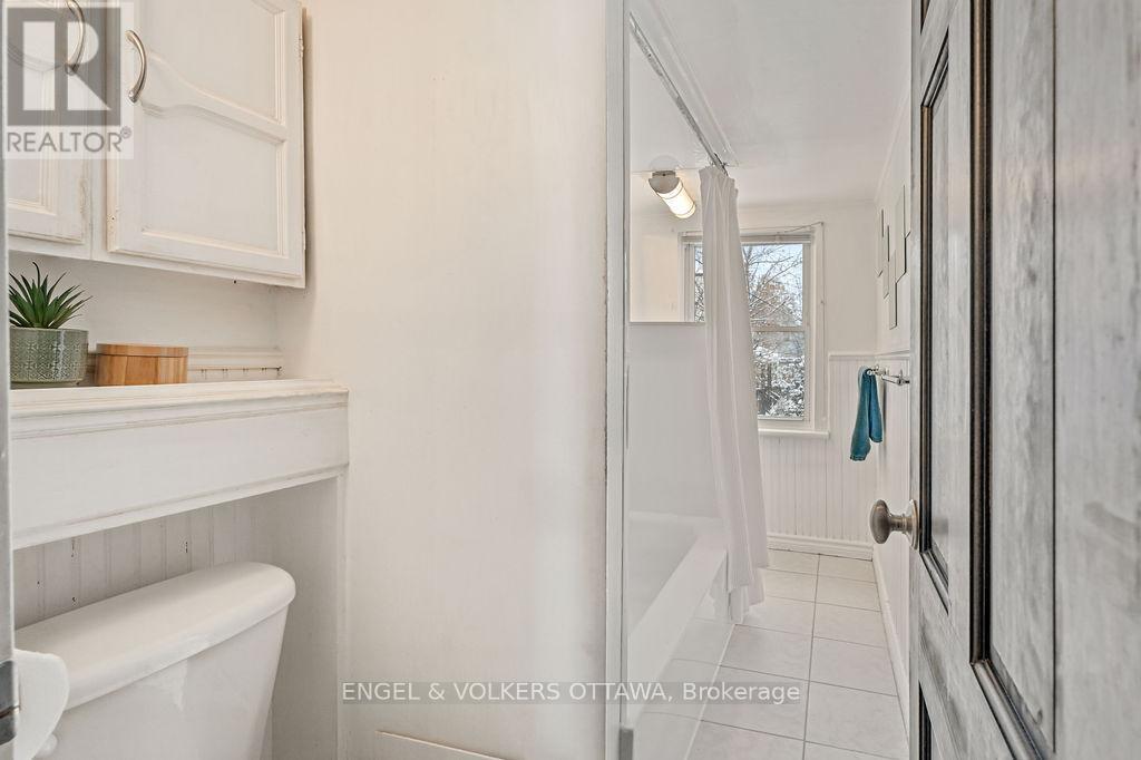 477 Booth Street, Ottawa, ON - Indoor Photo Showing Bathroom