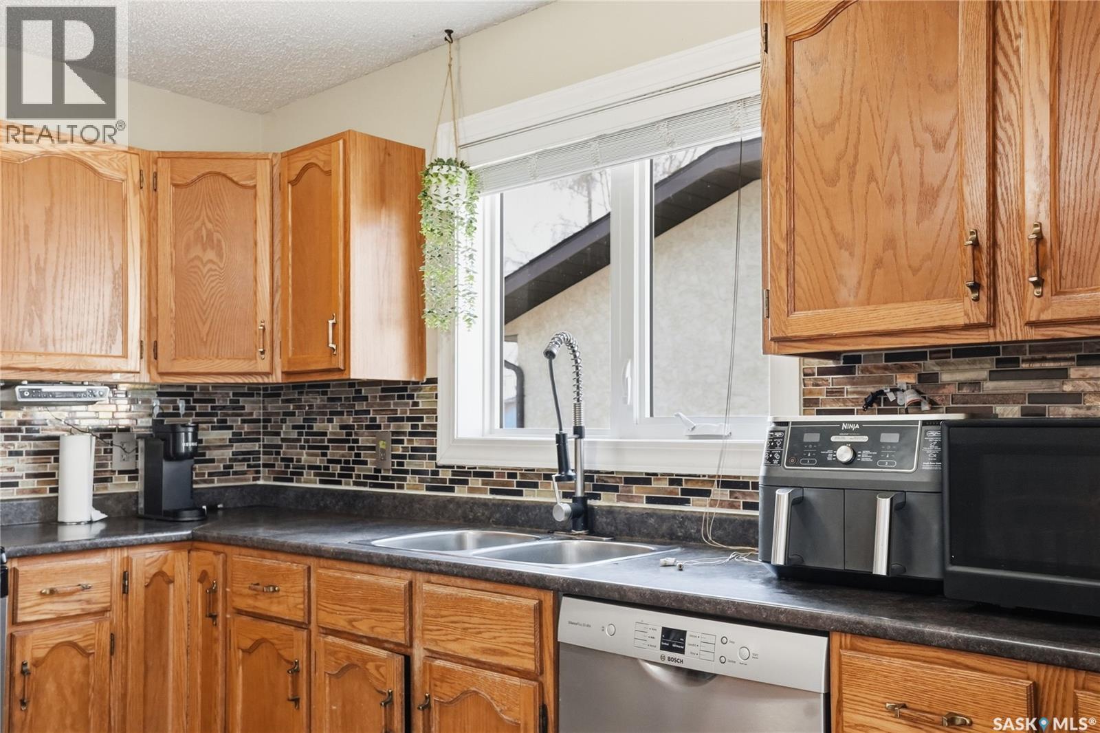 454 Konihowski Road, Saskatoon, SK - Indoor Photo Showing Kitchen With Double Sink