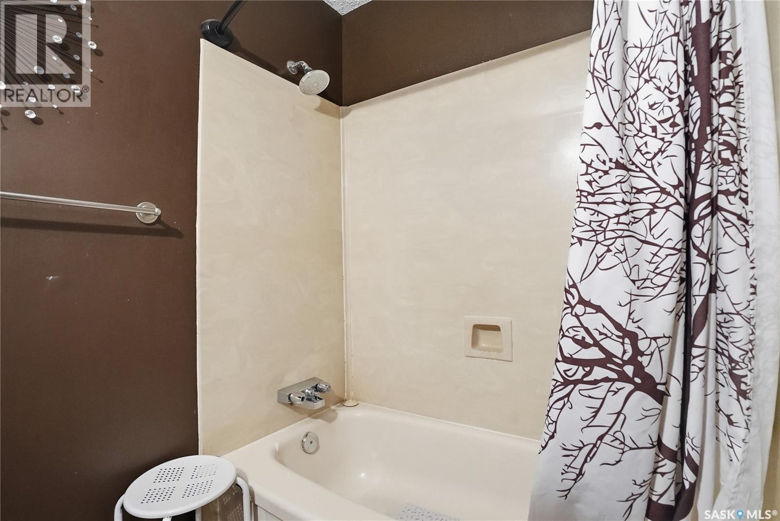 454 Konihowski Road, Saskatoon, SK - Indoor Photo Showing Bathroom