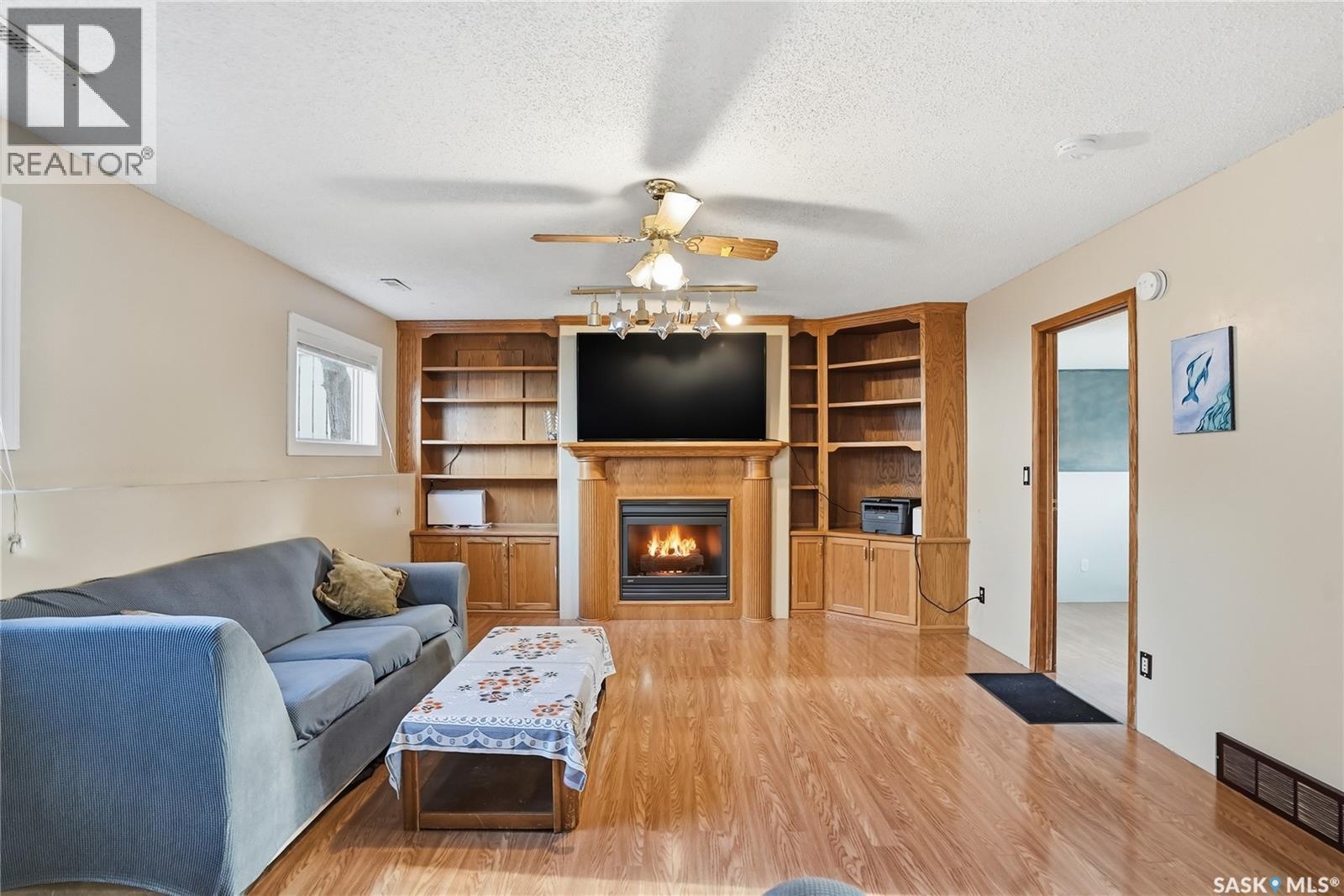 454 Konihowski Road, Saskatoon, SK - Indoor Photo Showing Living Room With Fireplace