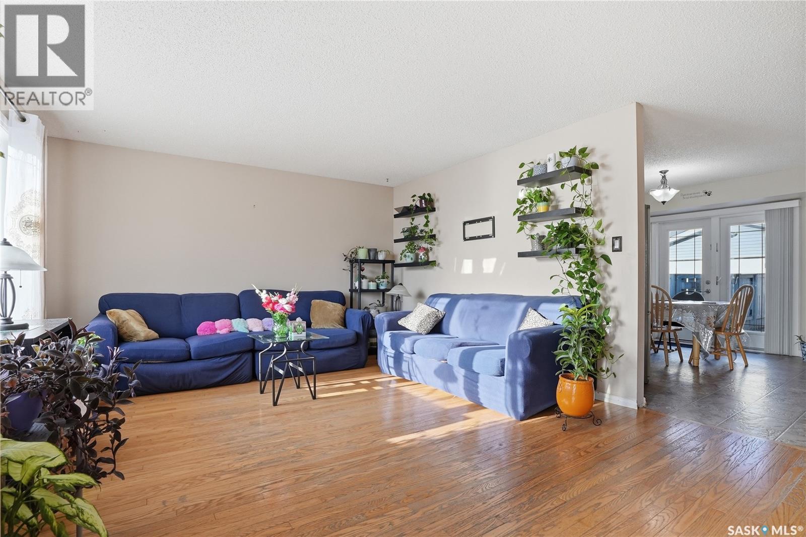 454 Konihowski Road, Saskatoon, SK - Indoor Photo Showing Living Room