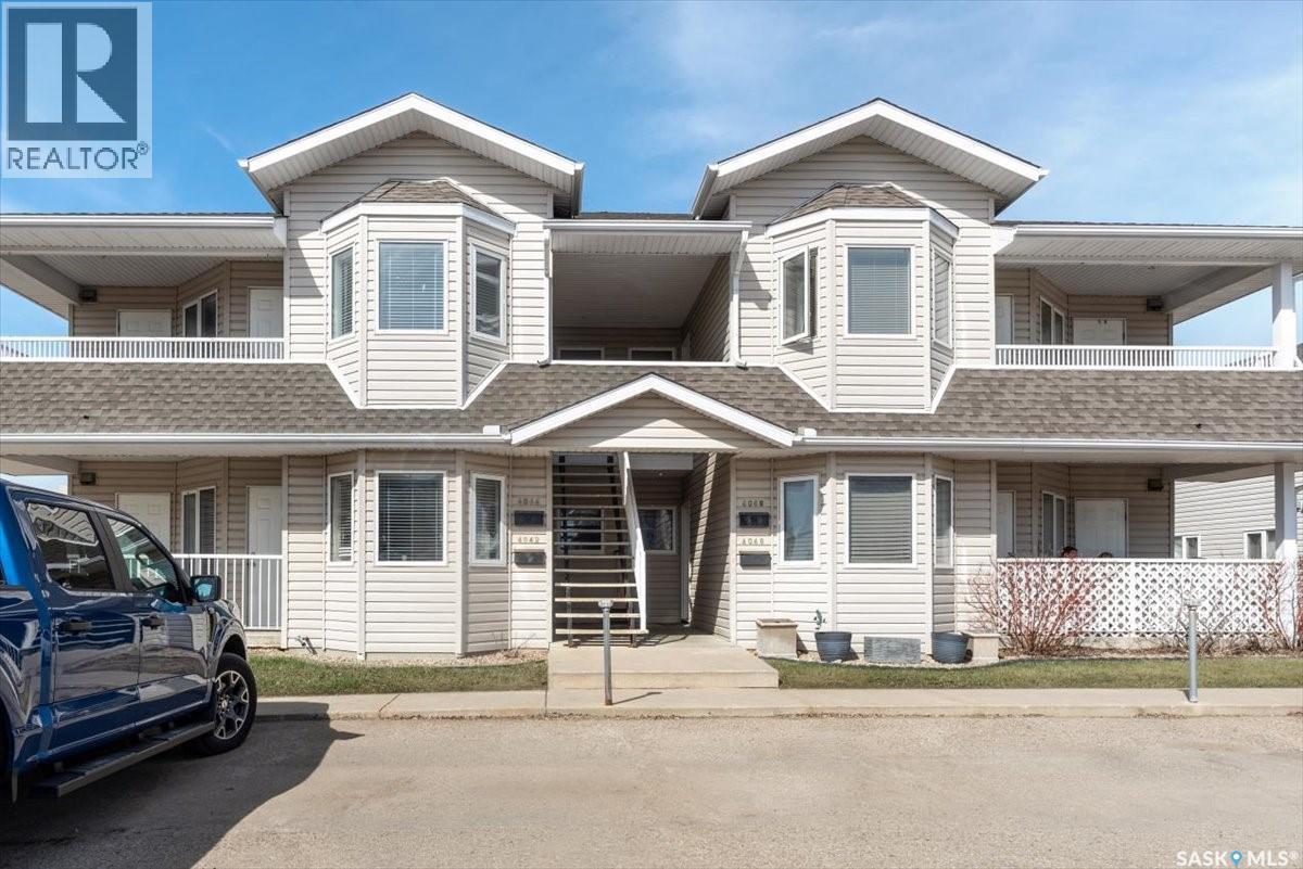 4044 Buckingham Drive E, Regina, SK - Outdoor With Balcony With Facade
