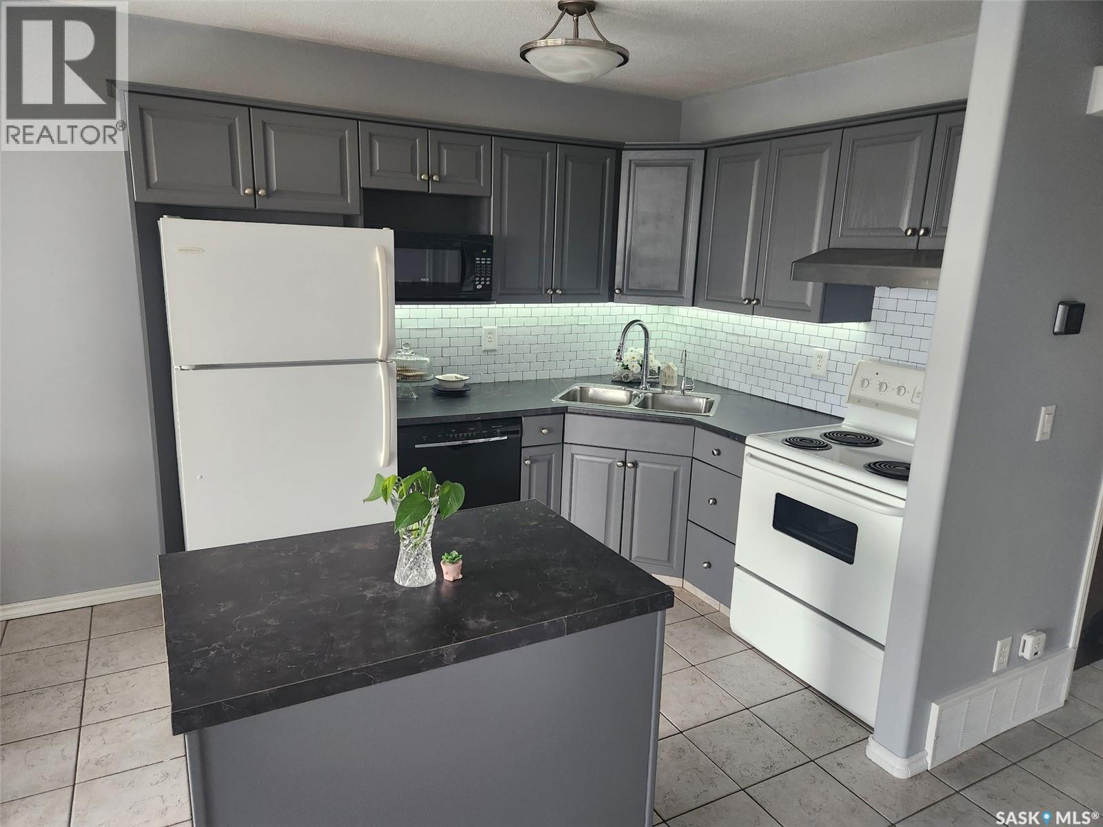 4044 Buckingham Drive E, Regina, SK - Indoor Photo Showing Other Room