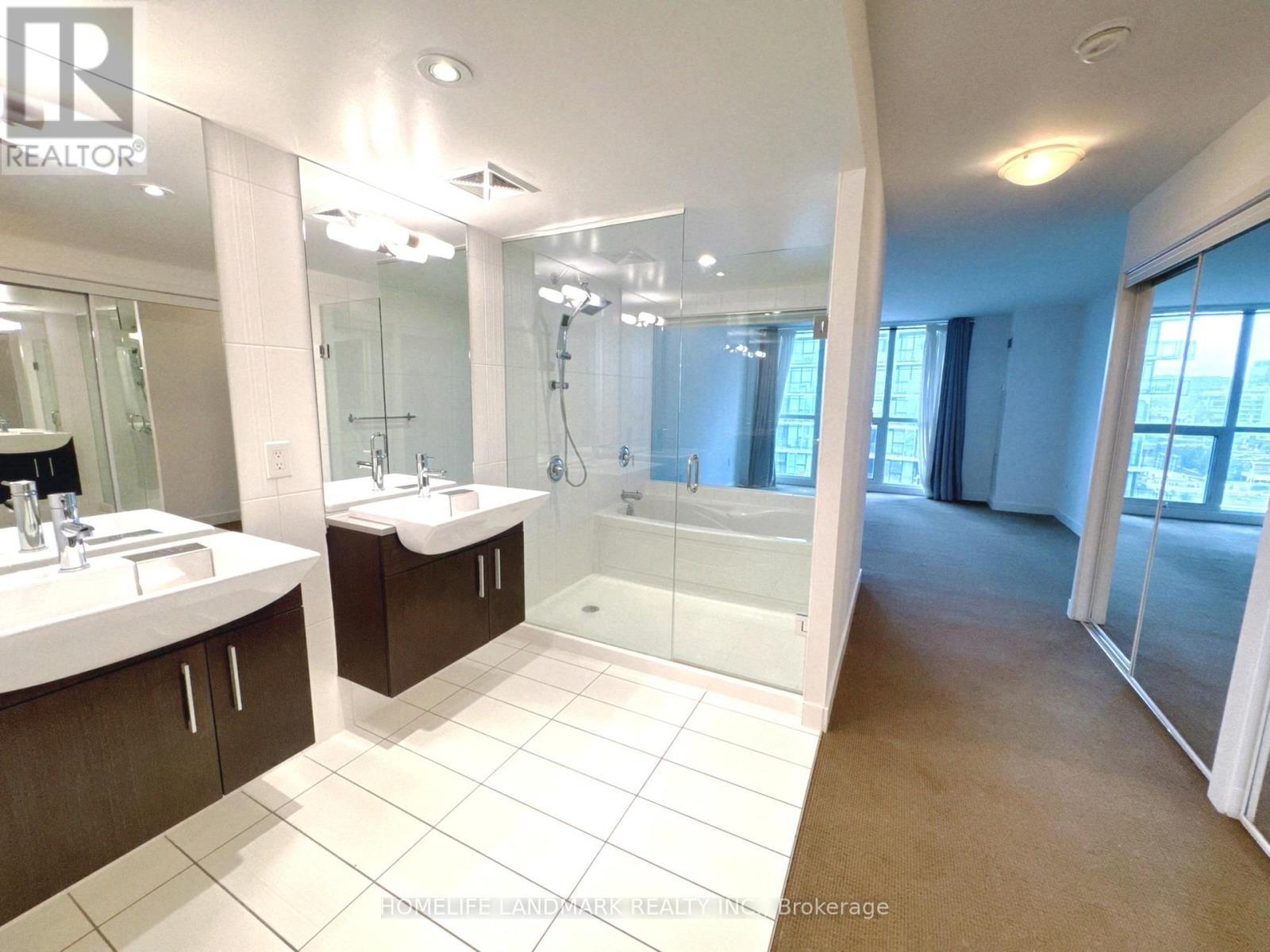 833 - 8 Telegram Mews, Toronto, ON - Indoor Photo Showing Bathroom