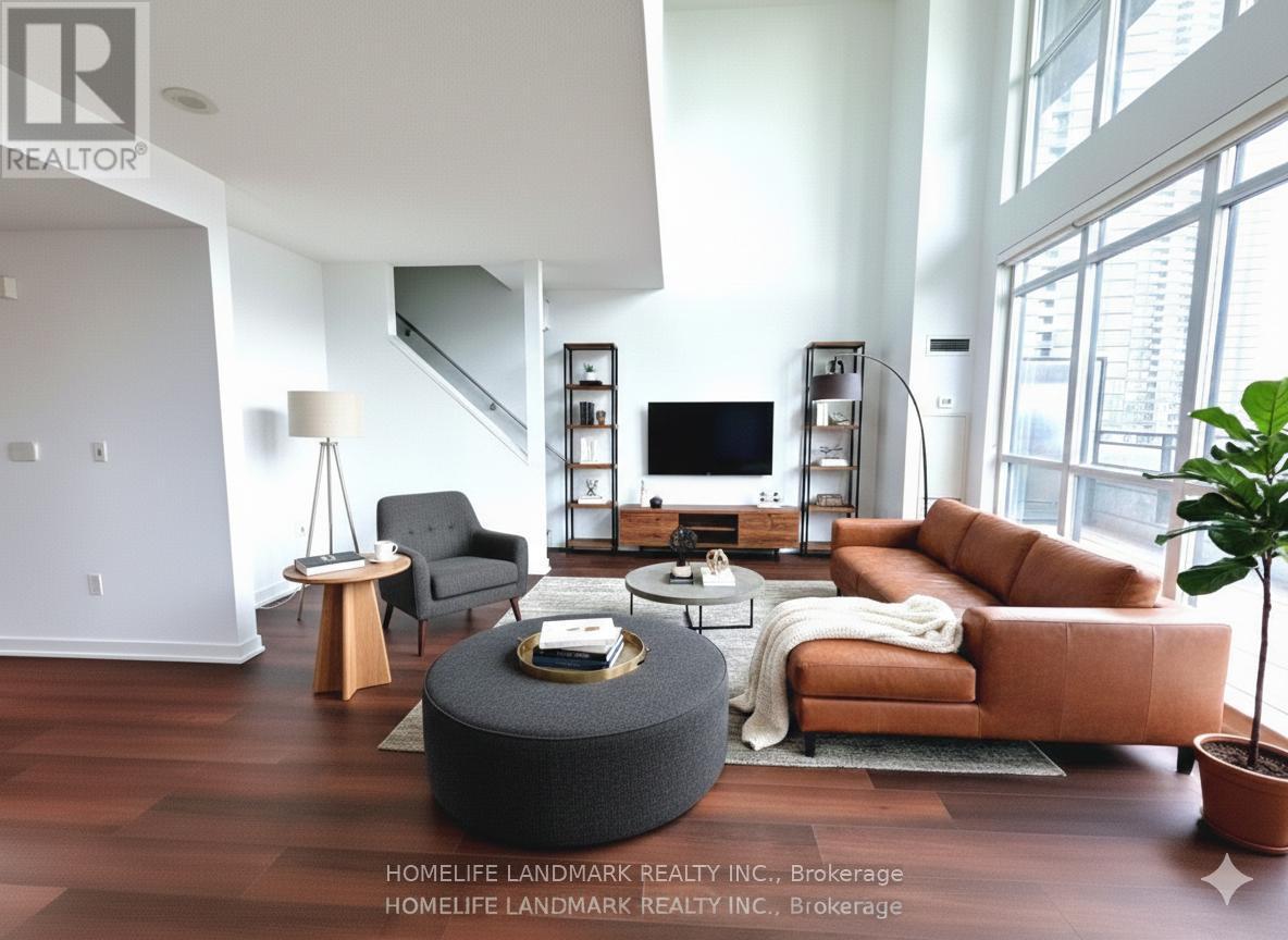 833 - 8 Telegram Mews, Toronto, ON - Indoor Photo Showing Living Room