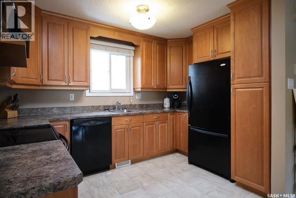 63 Killarney Way, Regina, SK - Indoor Photo Showing Kitchen