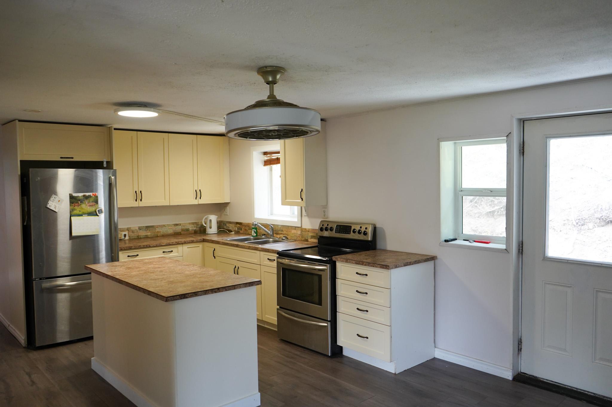 1741 Chasm Road, Clinton, BC - Indoor Photo Showing Kitchen With Double Sink