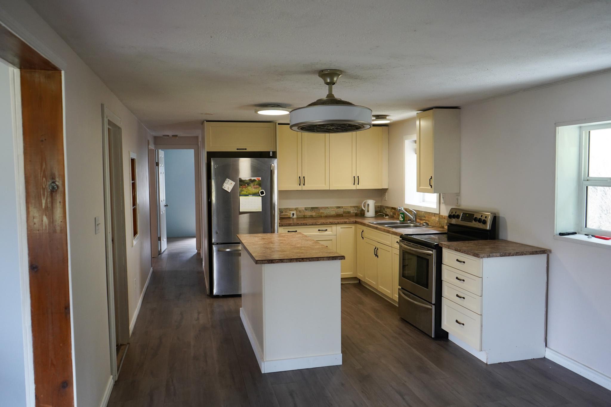 1741 Chasm Road, Clinton, BC - Indoor Photo Showing Kitchen With Double Sink