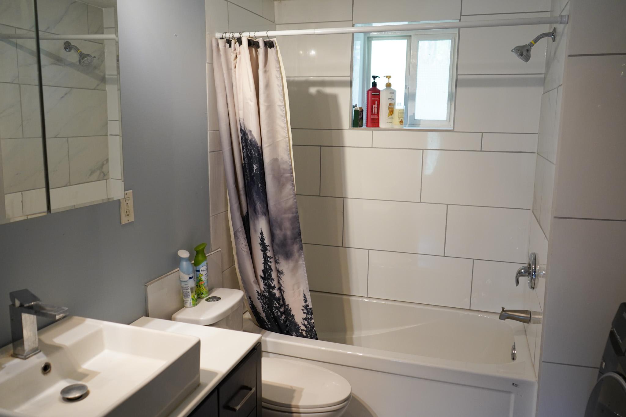 1741 Chasm Road, Clinton, BC - Indoor Photo Showing Bathroom