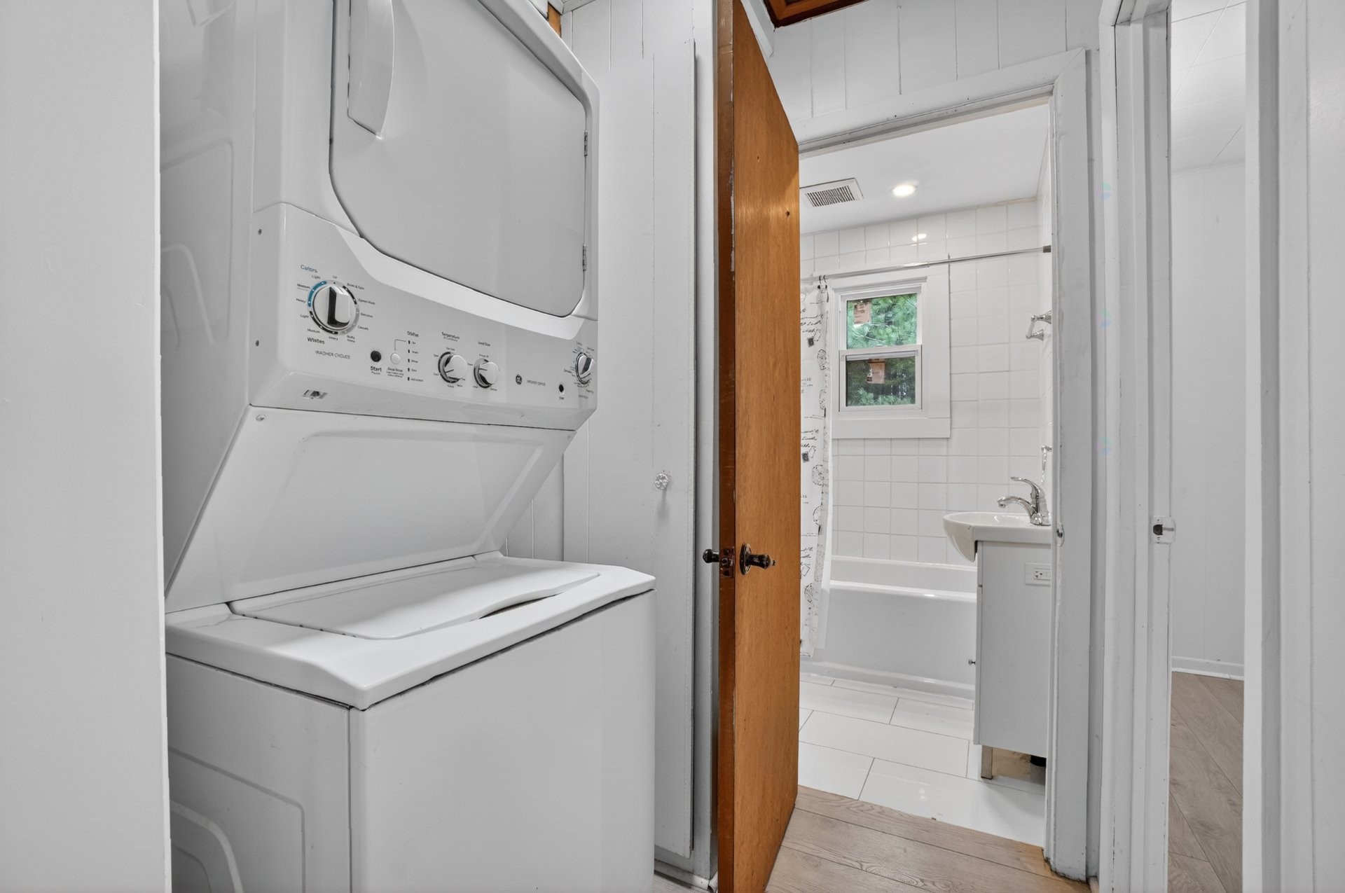 Passageway - 2580 Route 348, Rawdon, QC - Indoor Photo Showing Laundry Room