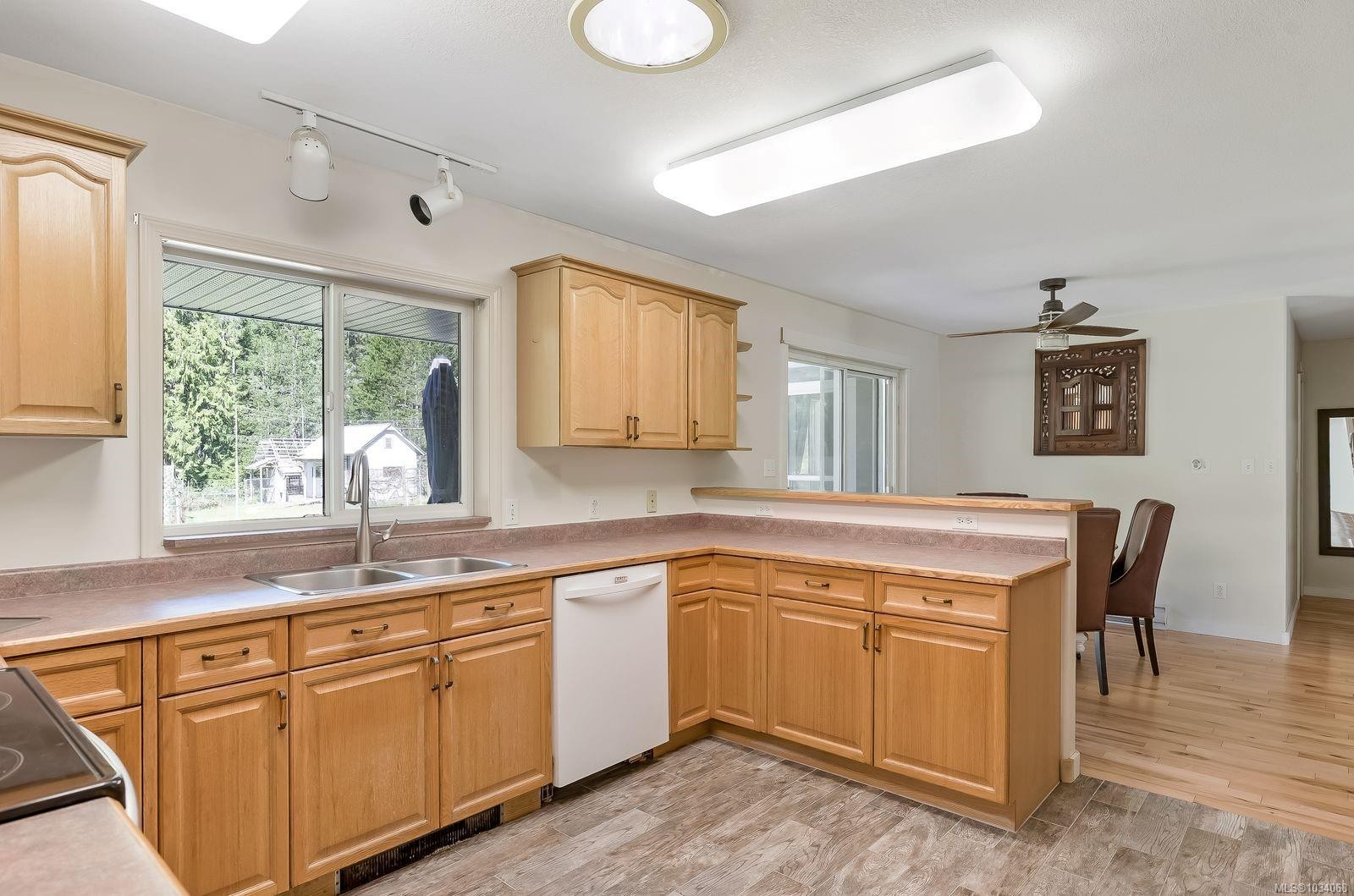 520 Corcan Rd, Qualicum Beach, BC