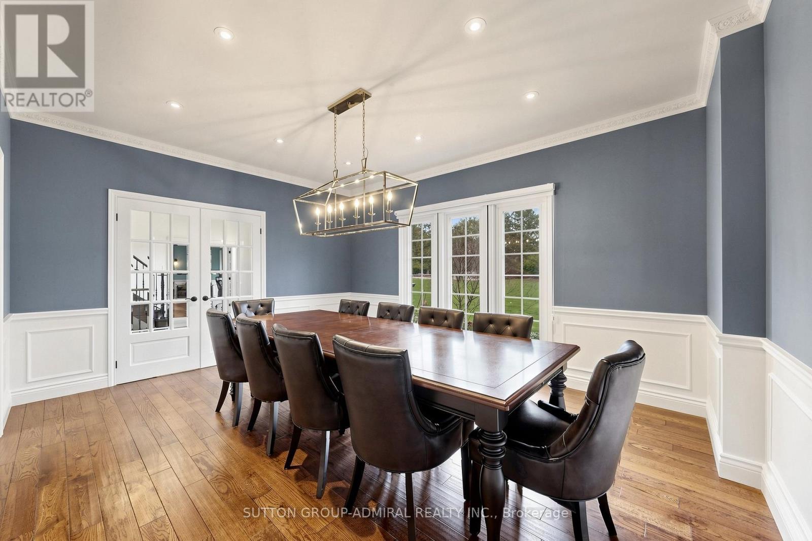 2 Gilbert Drive, Aurora, ON - Indoor Photo Showing Dining Room