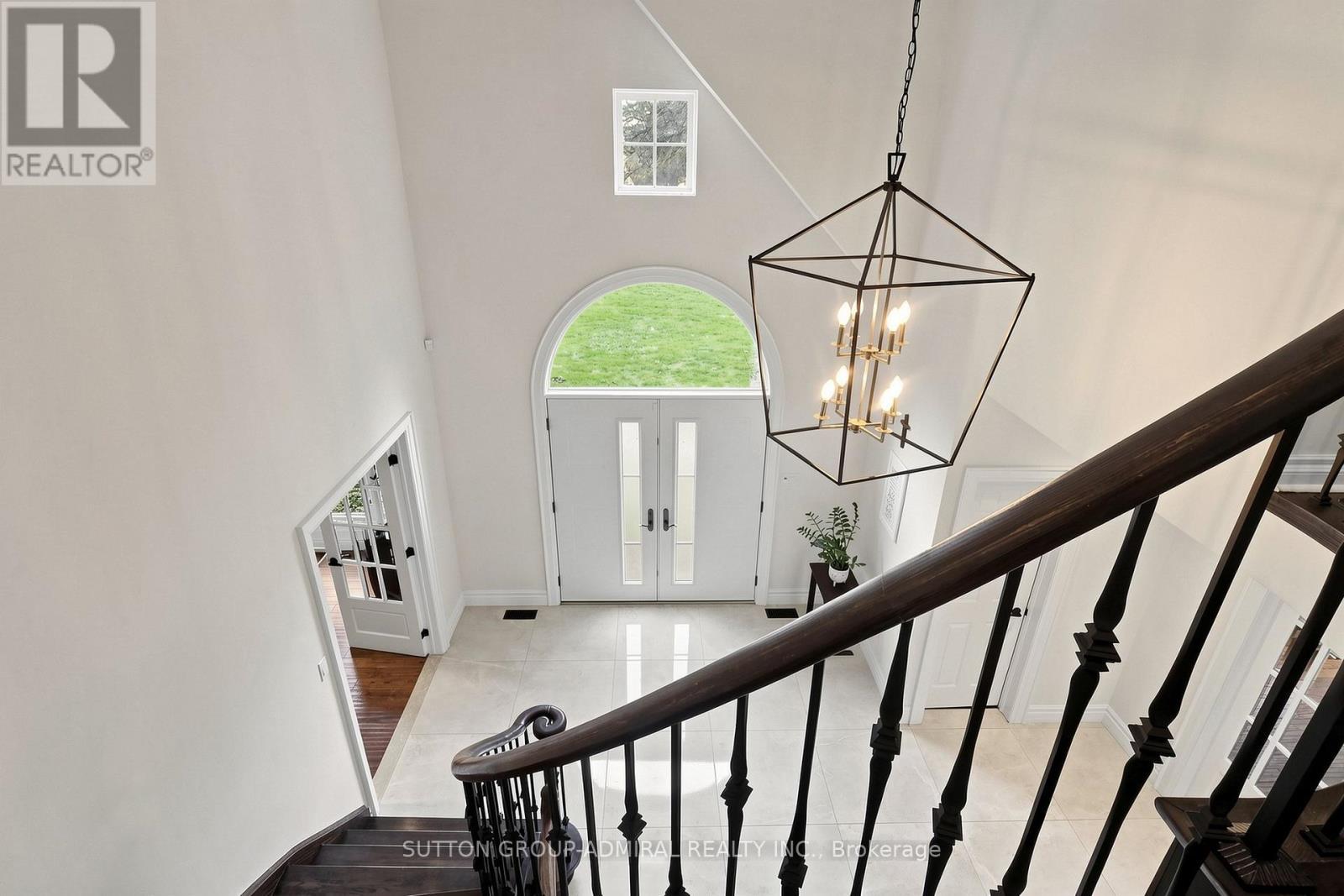 2 Gilbert Drive, Aurora, ON - Indoor Photo Showing Other Room