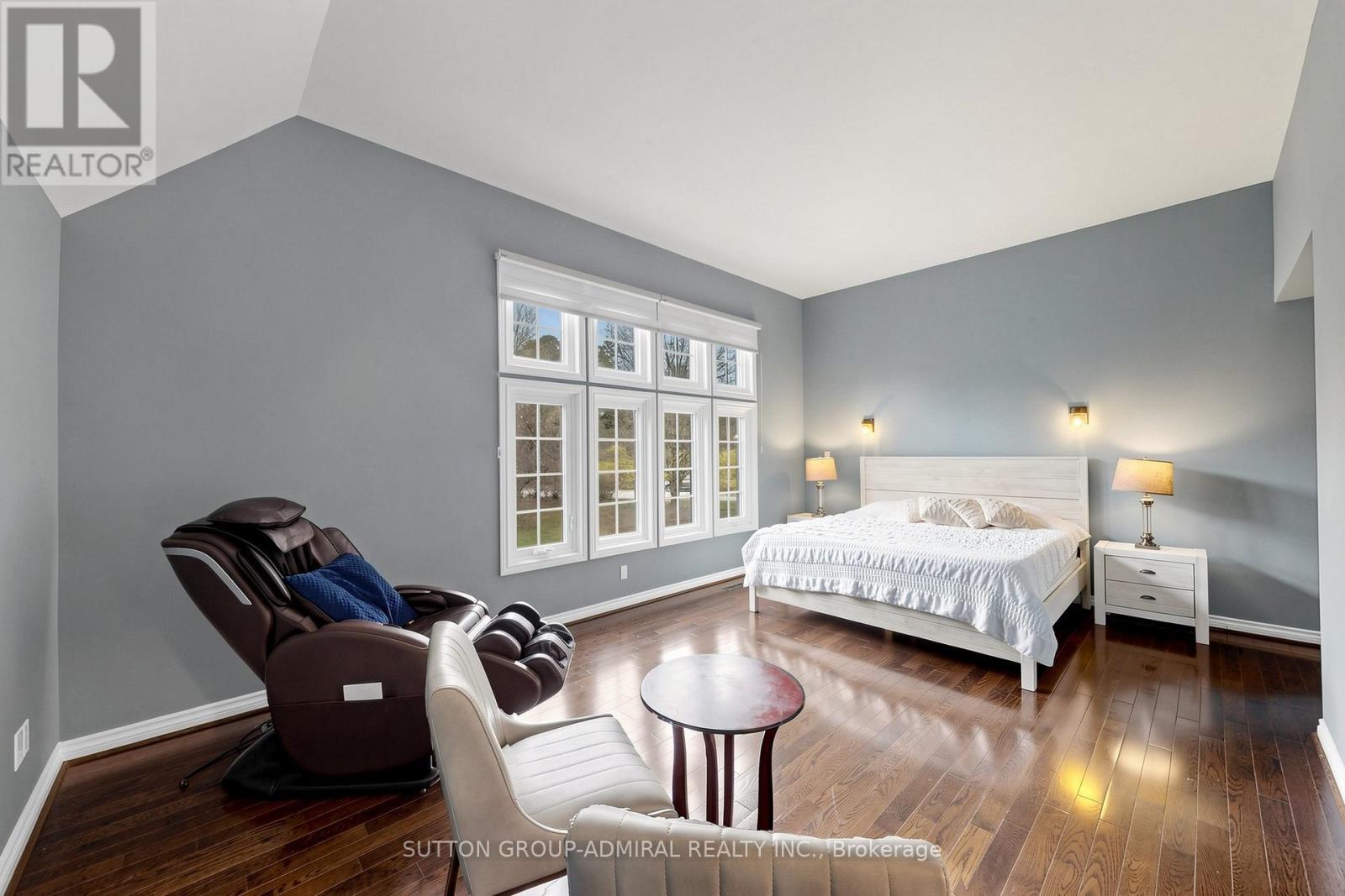 2 Gilbert Drive, Aurora, ON - Indoor Photo Showing Bedroom