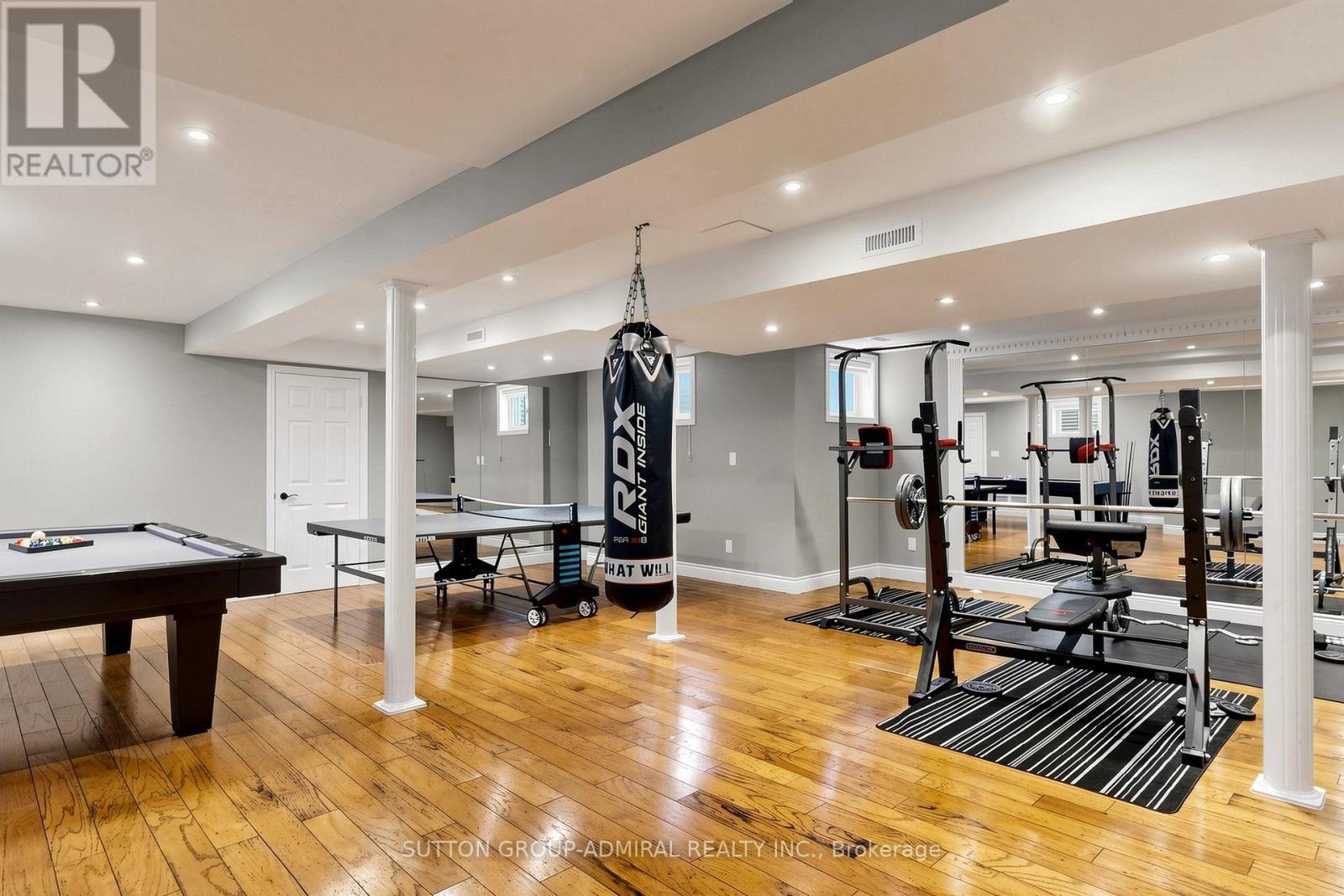 2 Gilbert Drive, Aurora, ON - Indoor
