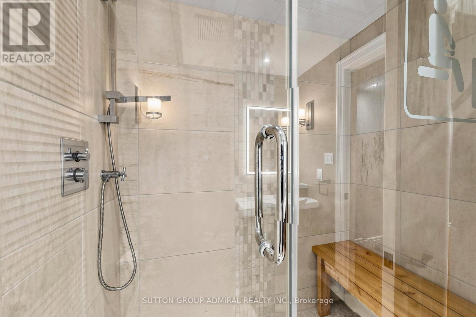 2 Gilbert Drive, Aurora, ON - Indoor Photo Showing Bathroom
