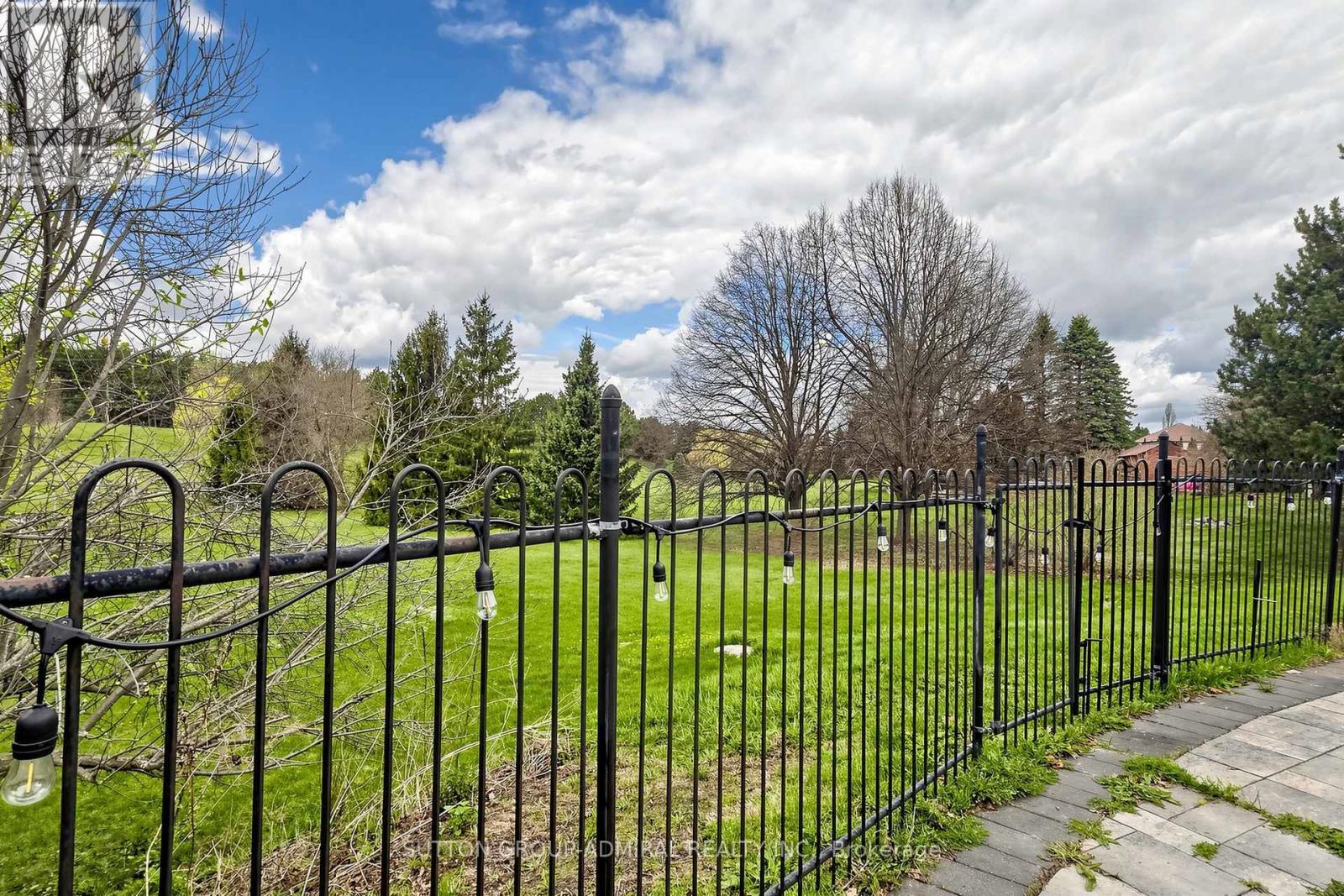 2 Gilbert Drive, Aurora, ON - Outdoor With View