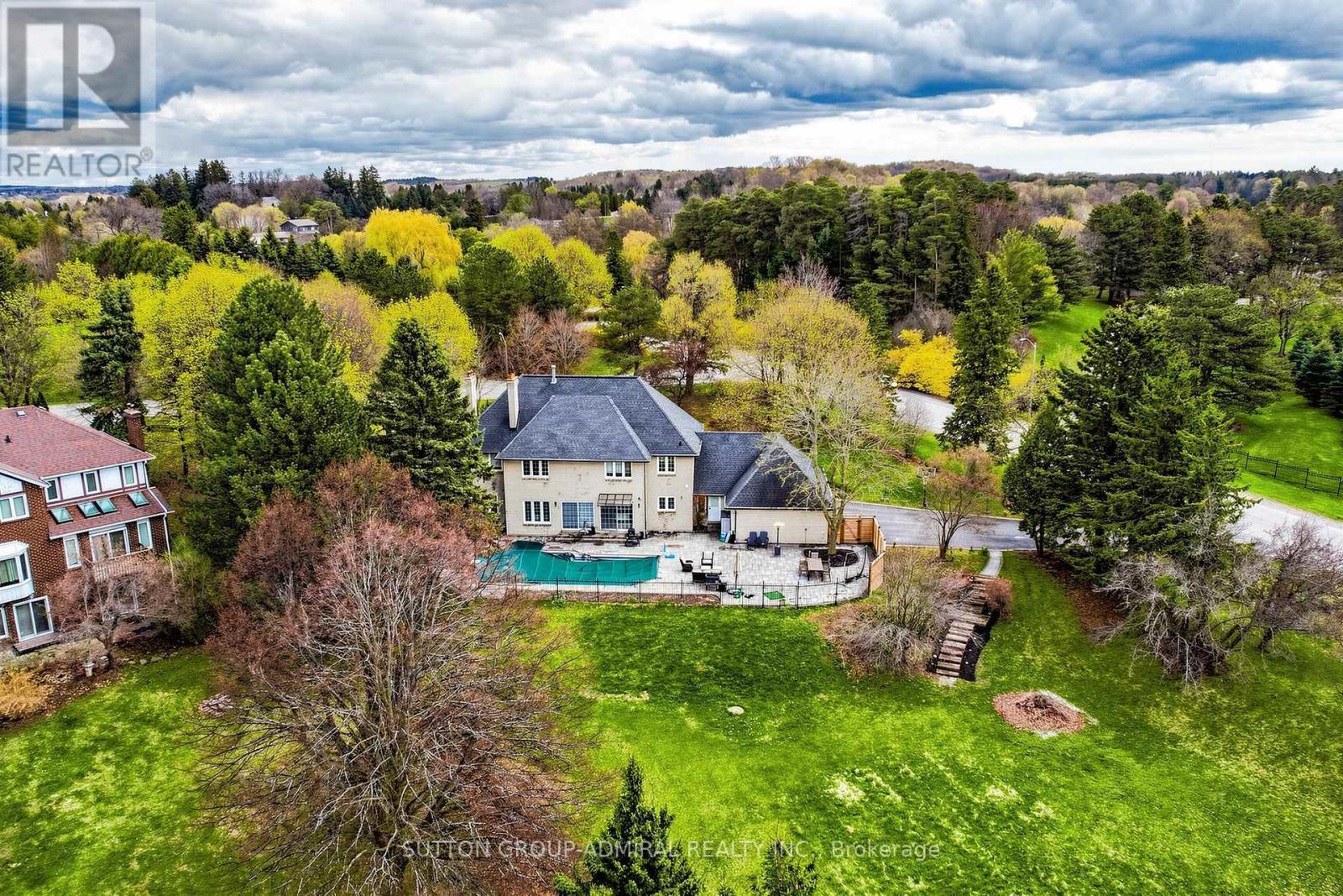 2 Gilbert Drive, Aurora, ON - Outdoor With View