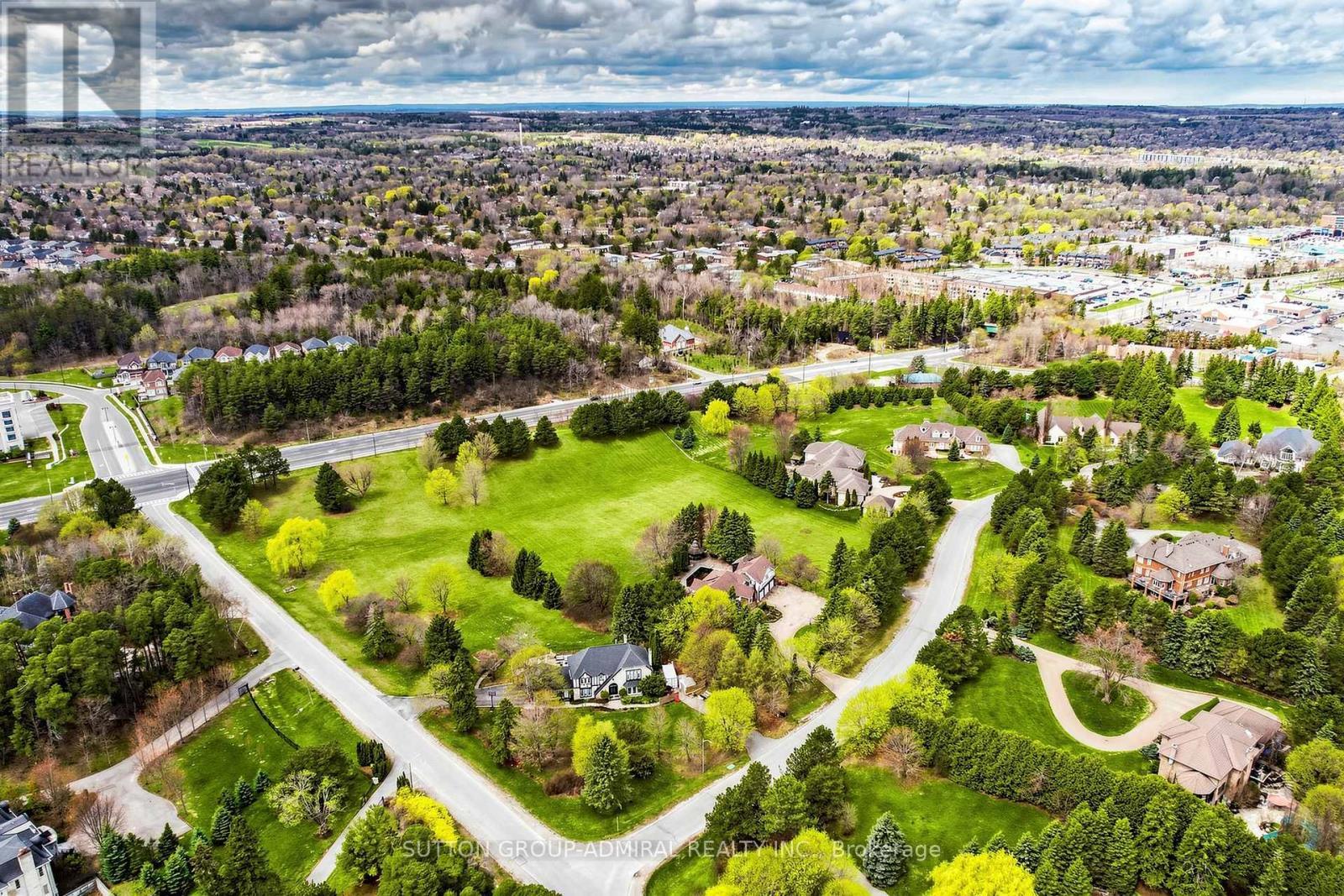 2 Gilbert Drive, Aurora, ON - Outdoor With View