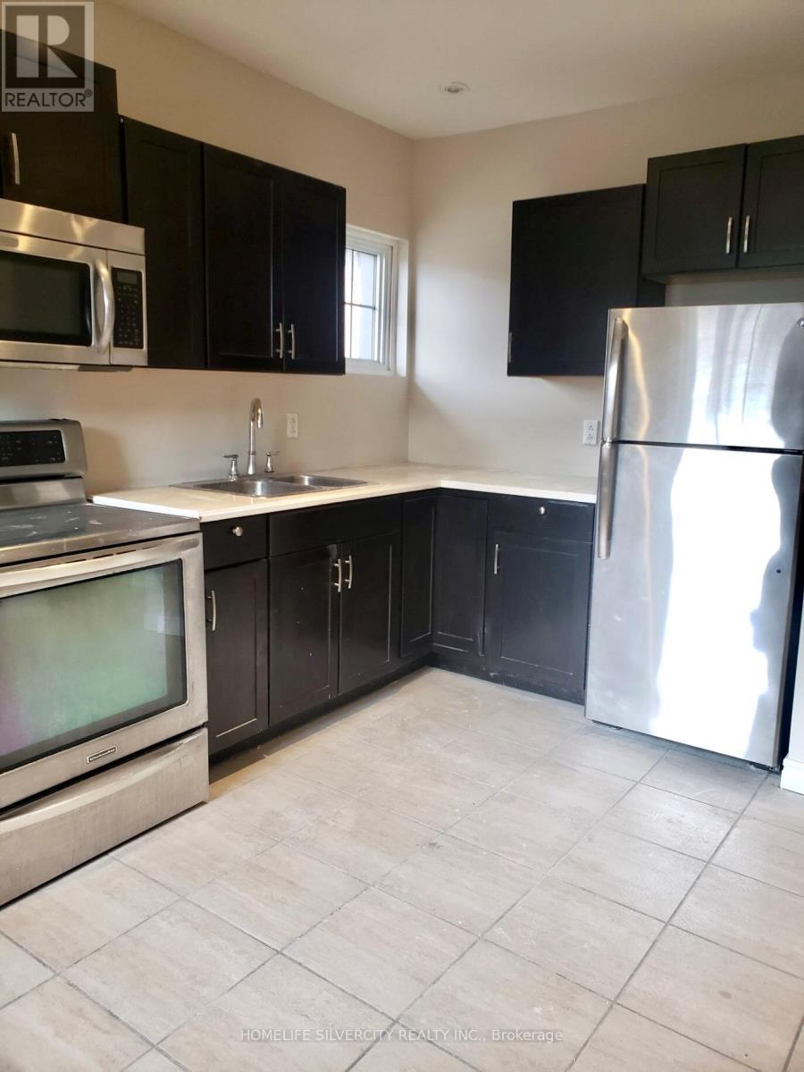 147 Holton Avenue S, Hamilton, ON - Indoor Photo Showing Kitchen