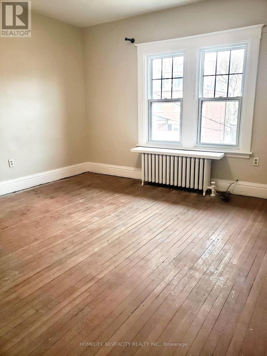 147 Holton Avenue S, Hamilton, ON - Indoor Photo Showing Other Room