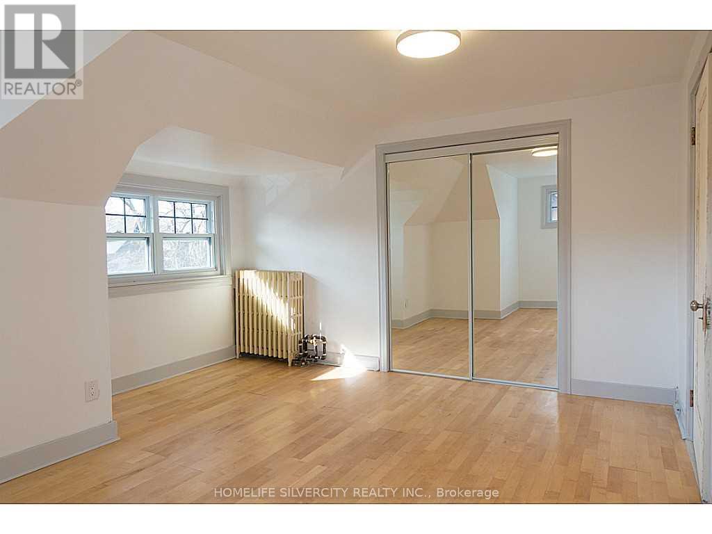 147 Holton Avenue S, Hamilton, ON - Indoor Photo Showing Other Room