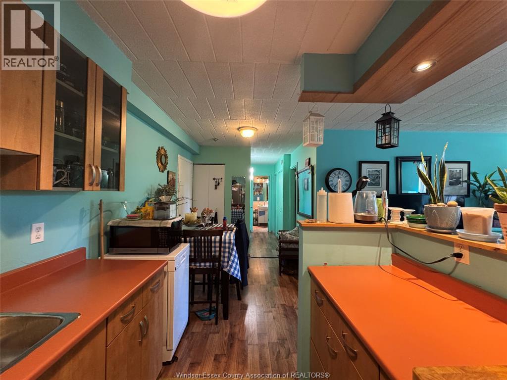 6647 Thornberry Crescent, Windsor, ON - Indoor Photo Showing Kitchen