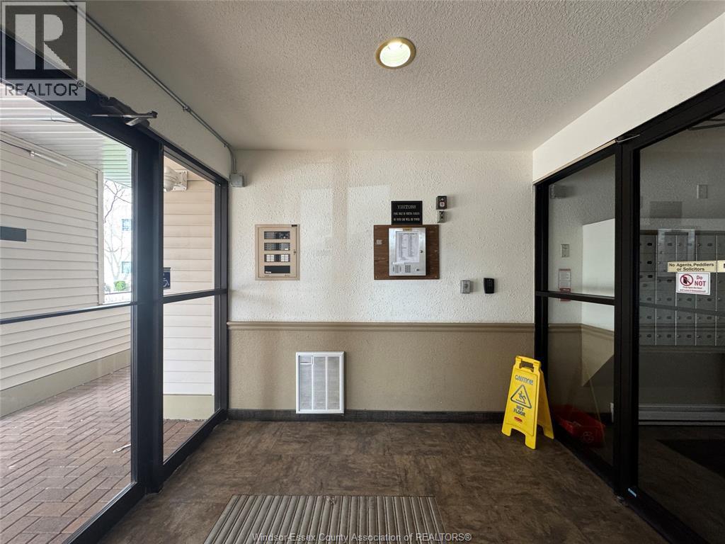 6647 Thornberry Crescent, Windsor, ON - Indoor Photo Showing Other Room