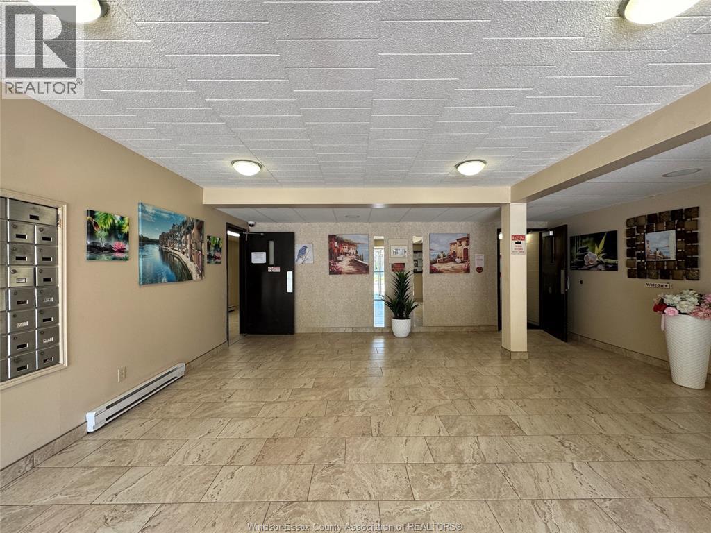 6647 Thornberry Crescent, Windsor, ON - Indoor Photo Showing Other Room