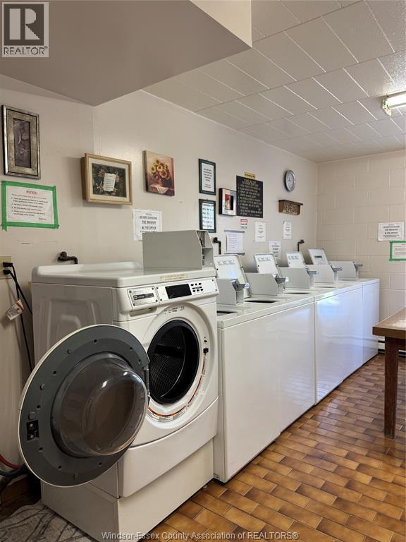 6647 Thornberry Crescent, Windsor, ON - Indoor Photo Showing Laundry Room