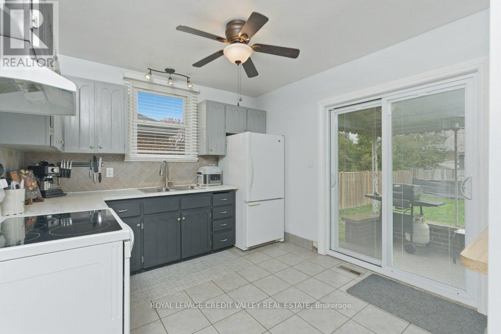 117 Glencarry Avenue, Hamilton, ON - Indoor Photo Showing Kitchen With Double Sink