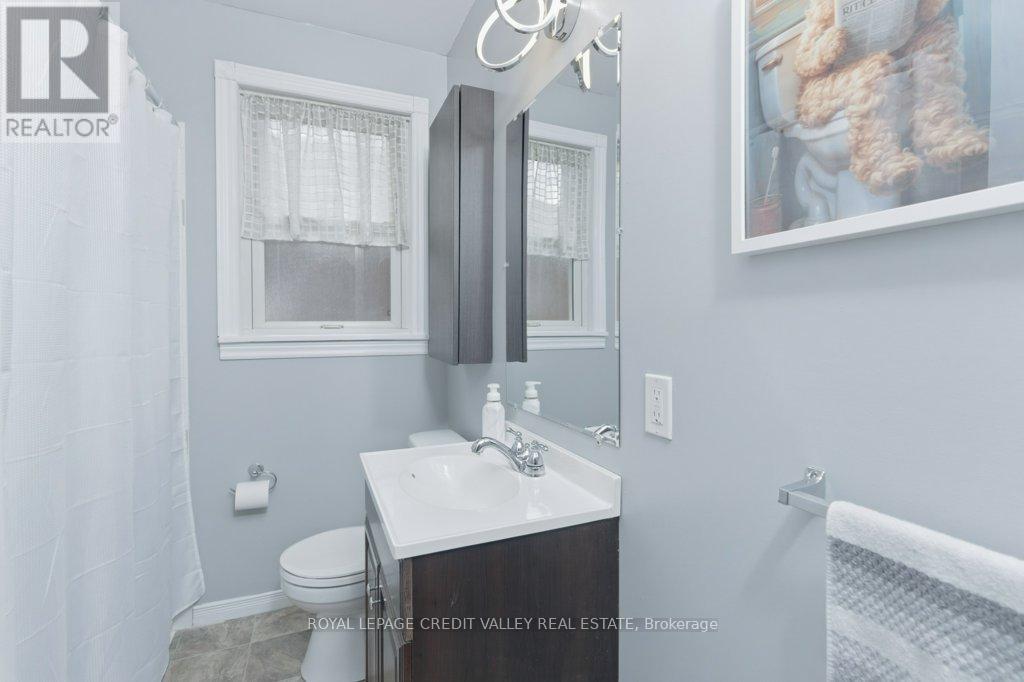117 Glencarry Avenue, Hamilton, ON - Indoor Photo Showing Bathroom