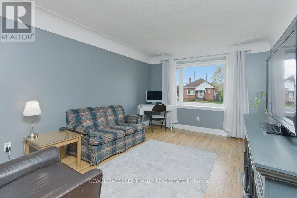 117 Glencarry Avenue, Hamilton, ON - Indoor Photo Showing Living Room