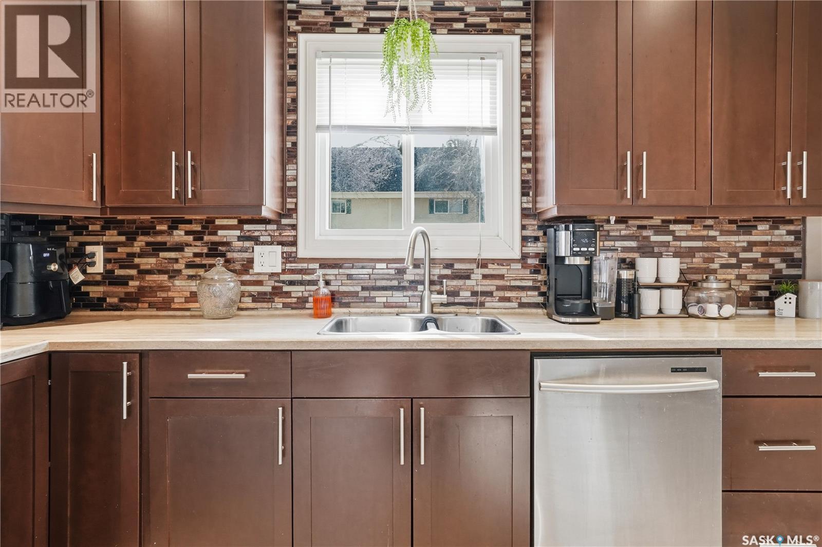 7 Killarney Way, Regina, SK - Indoor Photo Showing Kitchen With Double Sink