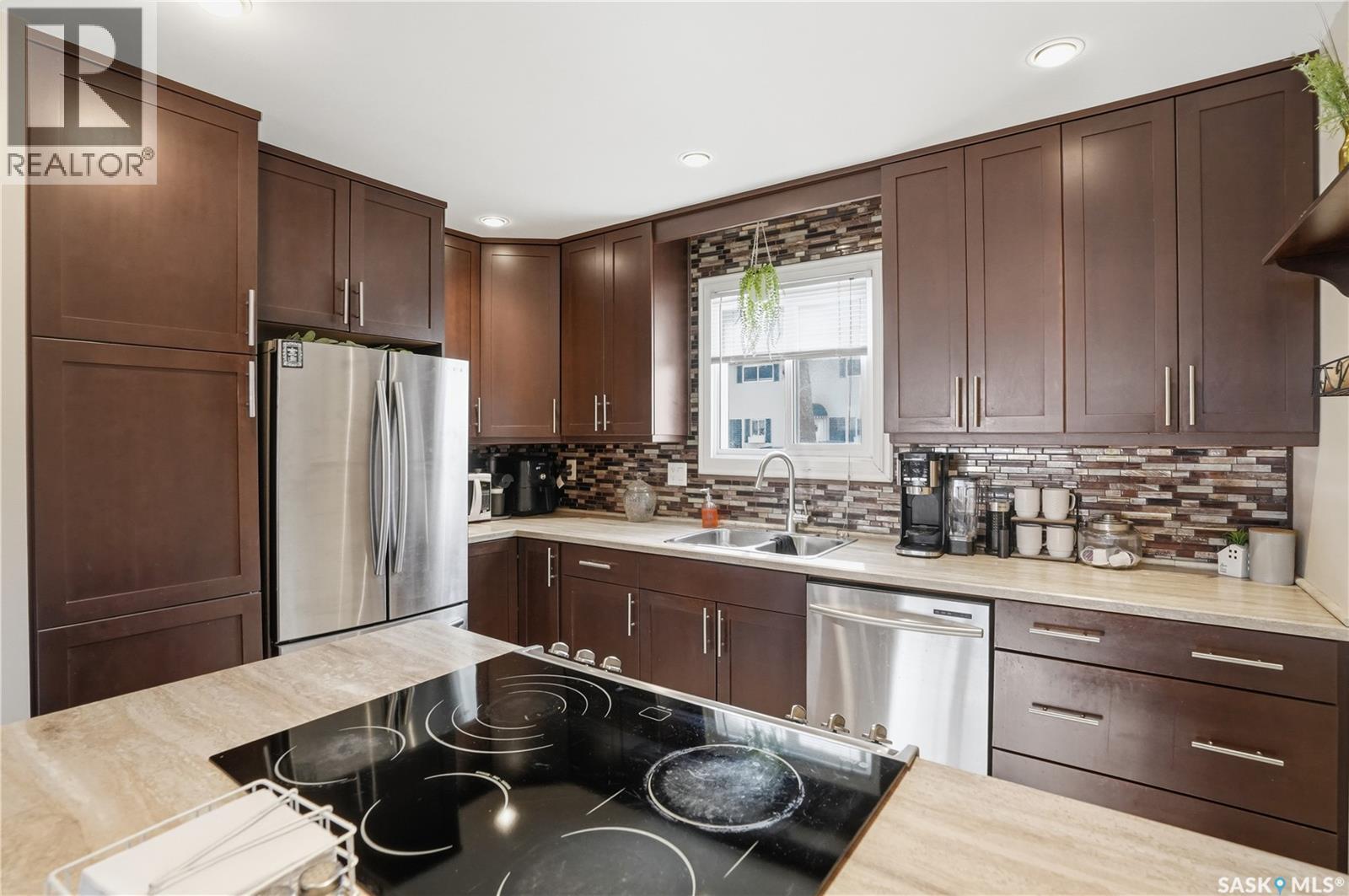 7 Killarney Way, Regina, SK - Indoor Photo Showing Kitchen With Double Sink