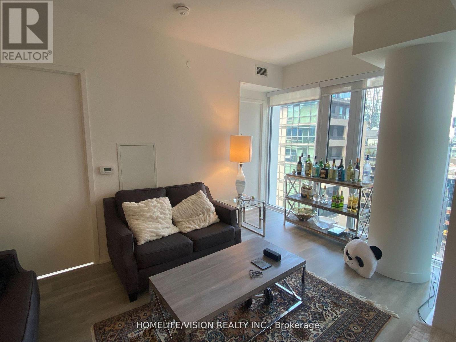 1418 - 158 Front Street E, Toronto, ON - Indoor Photo Showing Living Room
